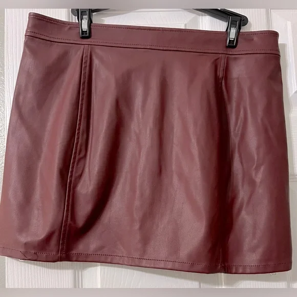 EXPRESS Faux Leather Zippered Mini - Picture 5 of 5